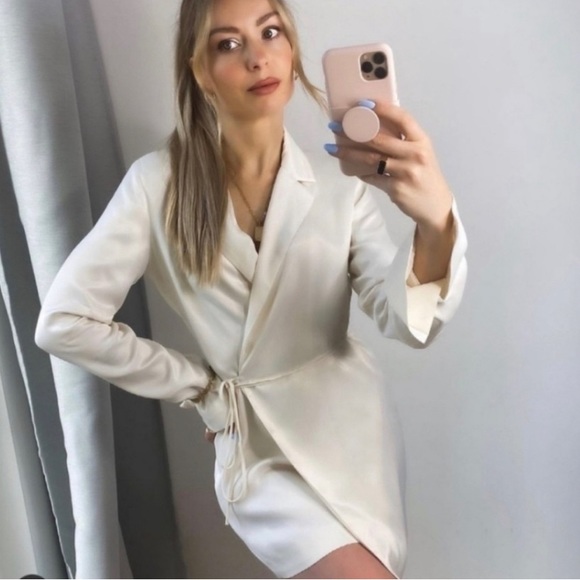 Zara NWT Short Satin Effect Dress Size XS Cream Colour - Picture 6 of 13